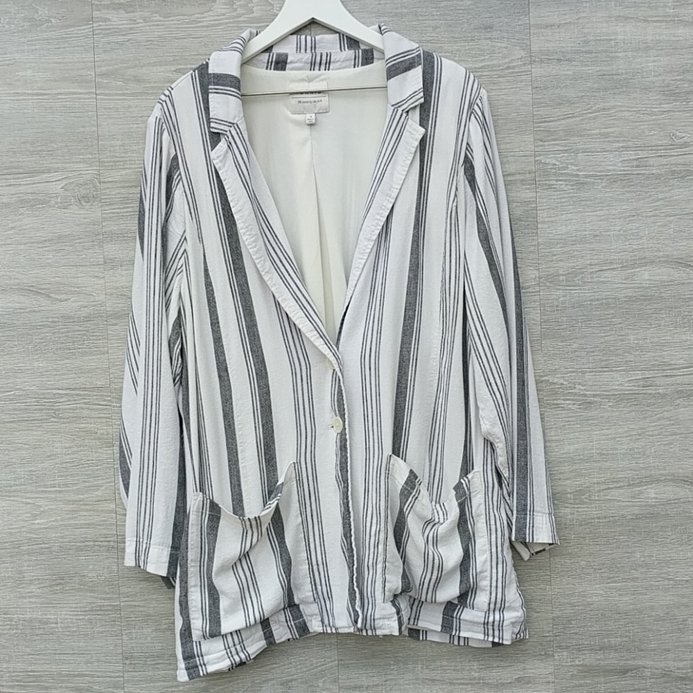 Torrid cream & black stripe linen blazer